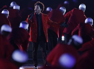 Майли Сайръс и The Weeknd взривиха сцената на Супербоул