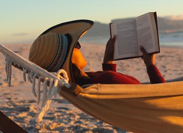 Книгите, които можем да вземем с нас на плажа