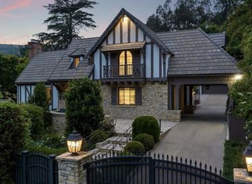 Вижте изумителното имение на Риана в Бевърли хилс