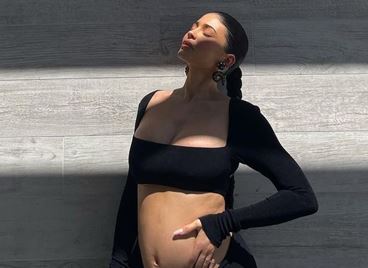 Бебето на Кайли Дженър вече не се казва Уолф, вижте специалното видео