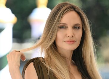 Новото карамелено русо на Анджелина Джоли е вдъхновение в края на сезона