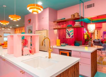 Как старата кухня може да се превърне в мечтата на Барби?