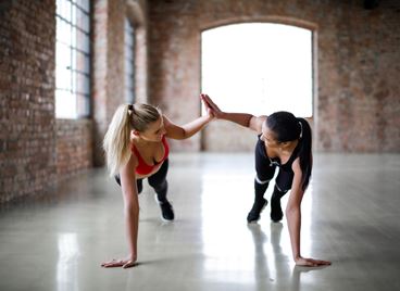 Няколко причини, поради които да тренираш с приятелка