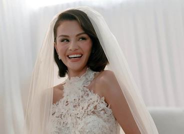 Селена Гомес омагьоса с три различни визии на сватбата си