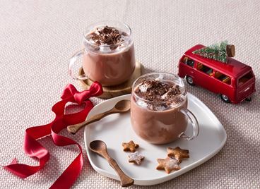 Домашен горещ шоколад с бита сметана