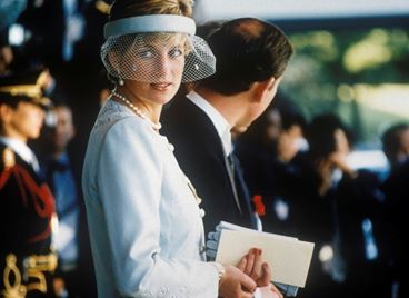 Продадоха рокля на лейди Даяна за над 1 млн. долара