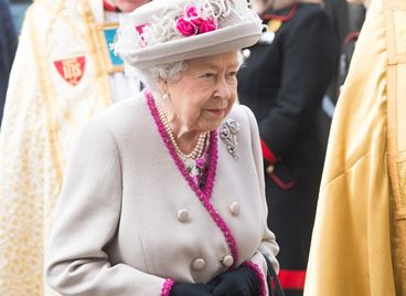 И кралица Елизабет II с щедро дарение за Украйна