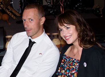 Love is in the air: Серенадата на Крис Мартин за Дакота Джонсън