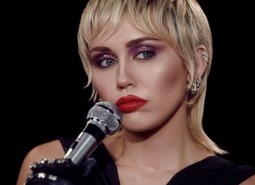 Майли Сайръс жени и кани фенове на среща в TikTok