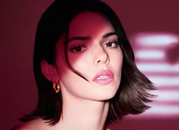 Кендал Дженър е новото лице на аромата Emporio Armani Power of You