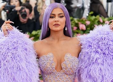 Twitter отново е срещу Кайли Дженър, този път заради Сторми