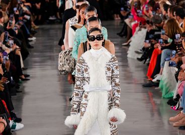 Жените на Париж водят Giambattista Valli в есен/зима 2022