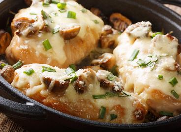 Пилешко филе с моцарела и гъби