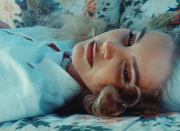 Лана Дел Рей представя новия си албум &quot;Blue Banisters&quot;