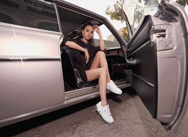 Селена Гомес е била засрамена от колегите си