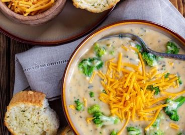 Домашна крем супа с броколи и чедър