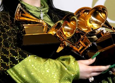 Отлагат връчването и на наградите &quot;Грами&quot;