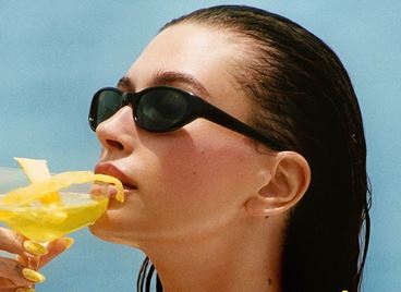 Хейли Бийбър превърна гланца за устни в бижу