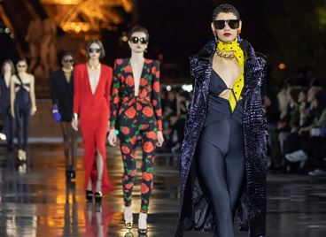 Saint Laurent ни покани на шоу пред Айфеловата кула