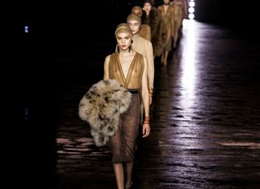 Секси зима от Yves Saint Laurent на Седмица на модата в Париж