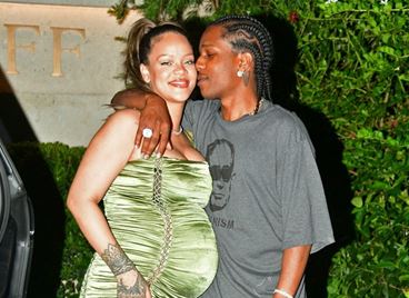 Риана е родила момче