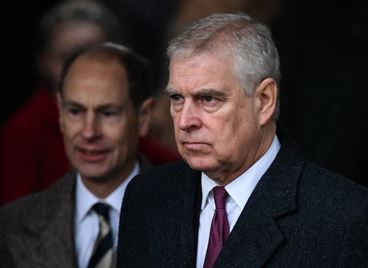 И принц Андрю подготвя мемоари