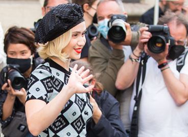 Прекрасната (френска) приказка на Мария Бакалова