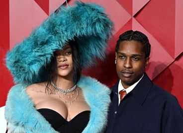 Риана открадна вниманието по време на Британските модни награди