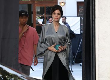 Анджелина Джоли нае синовете си за филма "Мария"