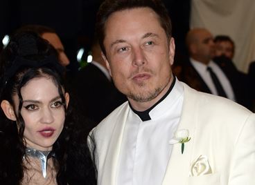 Илън Мъск сподели очарователен семеен кадър с X AE A-Xii