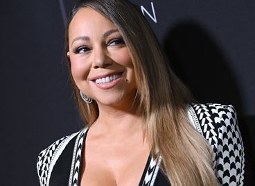 Братът и сестрата на Марая Кери я изправят срещу съда