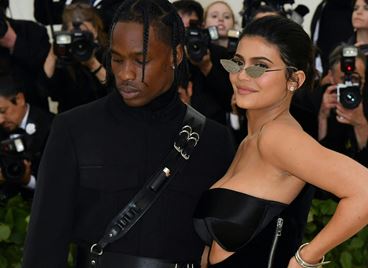 Кайли Дженър и Травис Скот посрещнаха второто си дете