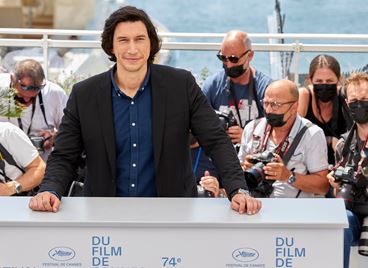 Адам Драйвър ще разкаже историята на Енцо Ферари