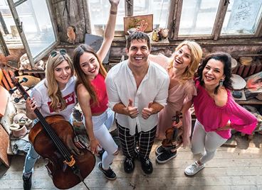 Любовен четириъгълник в новия клип на квартет Destiny