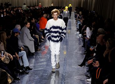 Джонатан Андерсън отхвърля нормалността с провокативната си колекция за Dior