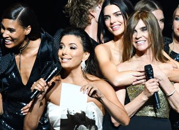 Три специални, но съвсем, съвсем различни любовни истории