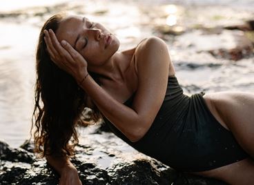 Големите грешки в грижата за мократа ти коса