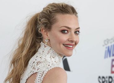 Аманда Сейфрид има страхотна кожа и ние разкрихме тайната й