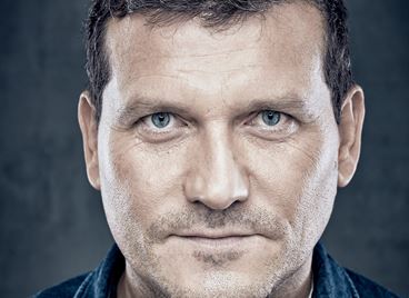 Популярни мъже се включиха във фотоизложба за мъжкото ментално здраве