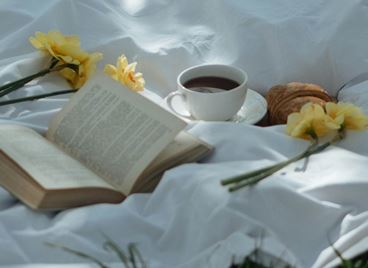 7 книги, които да подариш или започнеш точно сега