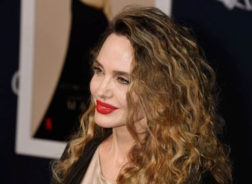 Всички погледи са вперени в Анджелина Джоли и новата й прическа