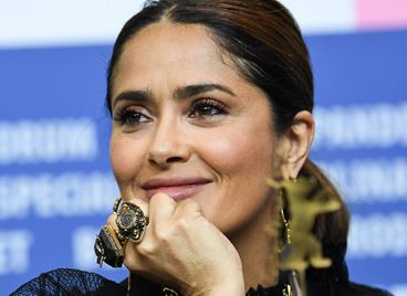 Бухалът на Салма Хайек... обожава вино