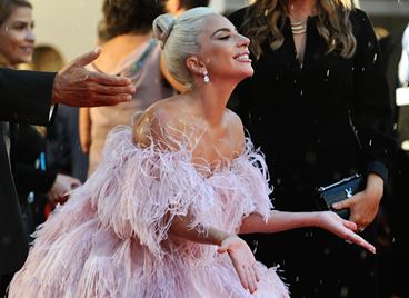 Лейди Гага пуска на пазара лимитирано шампанско