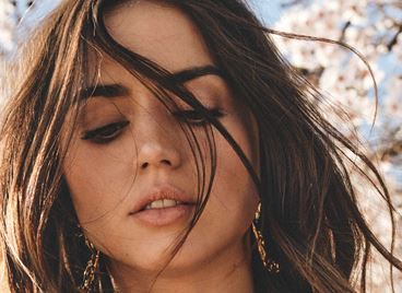 Beauty тайните на Ана де Армас включват мед и бира