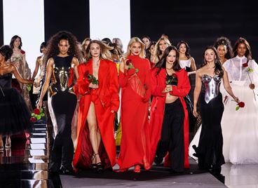 Големите звезди откриха Седмица на модата в Париж