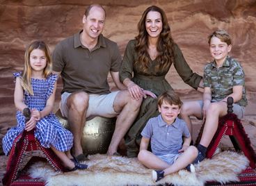 Скритите послания в коледната картичка на Уилям и Кейт