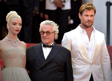 Крис Хемсуърт и Аня Тейлър-Джой със 7-минутни овации в Кан