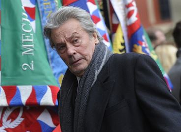 Започна разследване срещу жената до Ален Делон