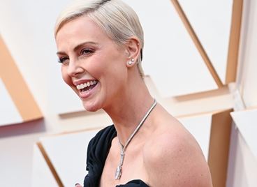 Шарлийз Терон показа дъщерите си в ново видео