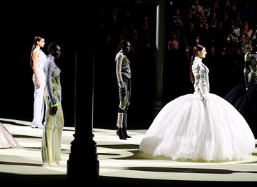 Надеждата отблъсква омразата в новата колекция на Balmain